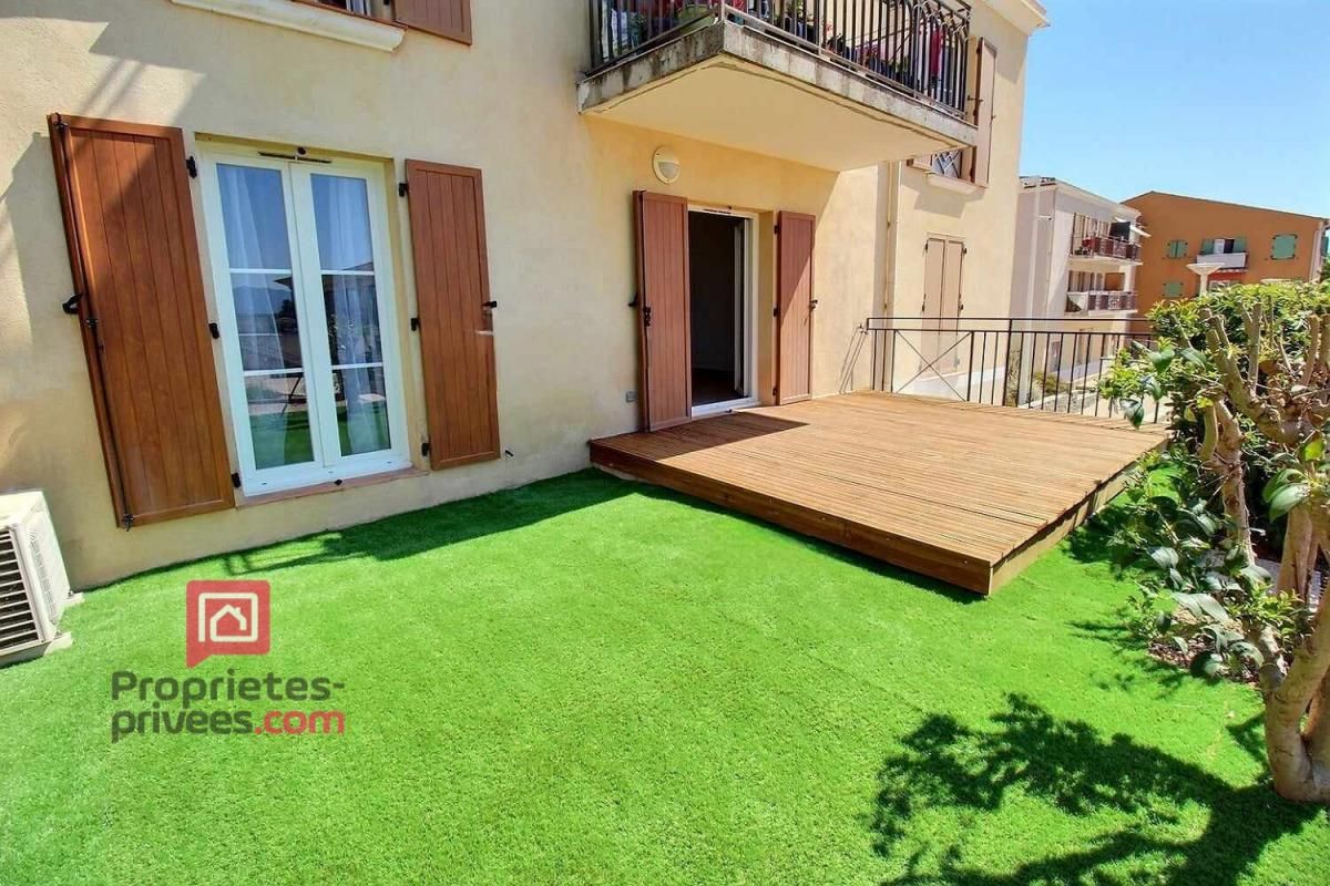 ROQUEBRUNE-SUR-ARGENS Appartement  2 pièces- TERRASSE- PARKING 1