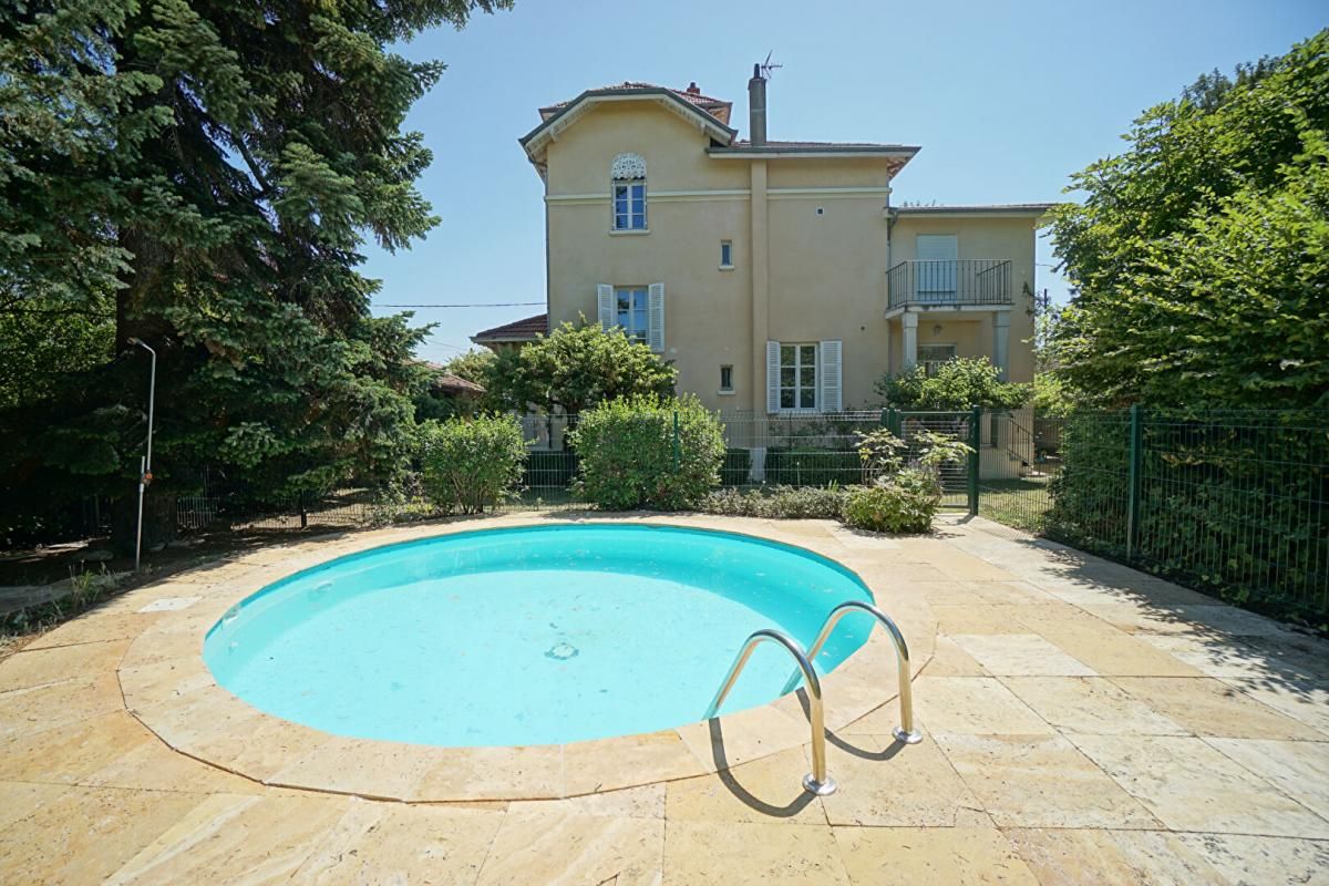 VILLEFRANCHE-SUR-SAONE BELLE DEMEURE Gleize 9 pièce(s) 240 m2 1