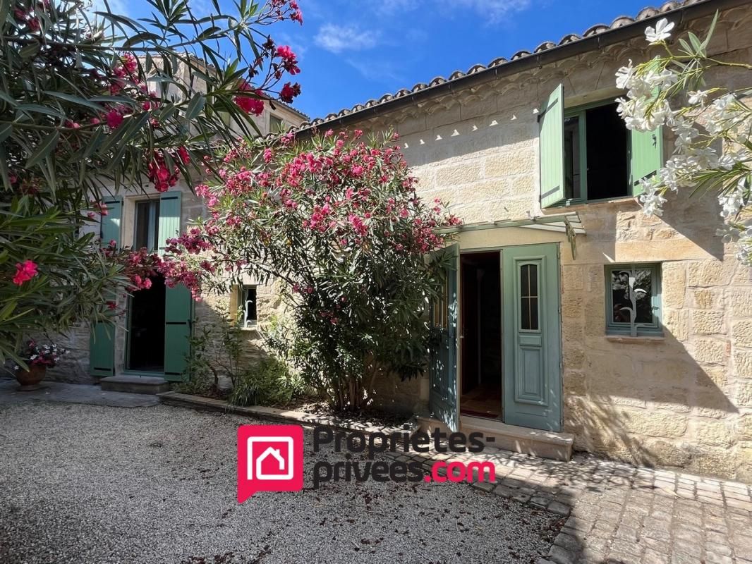 UZES UZES centre, Maison en pierres avec jardin 1