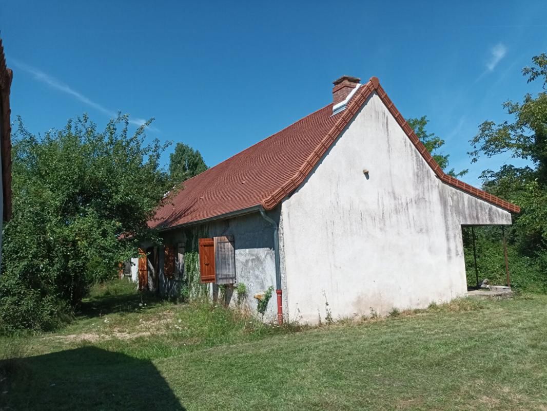 PARAY-LE-MONIAL Propriété à vendre à fort potentiel Proche de Paray le monial  sur 2.09 ha dont 1.7 ha en bois 2