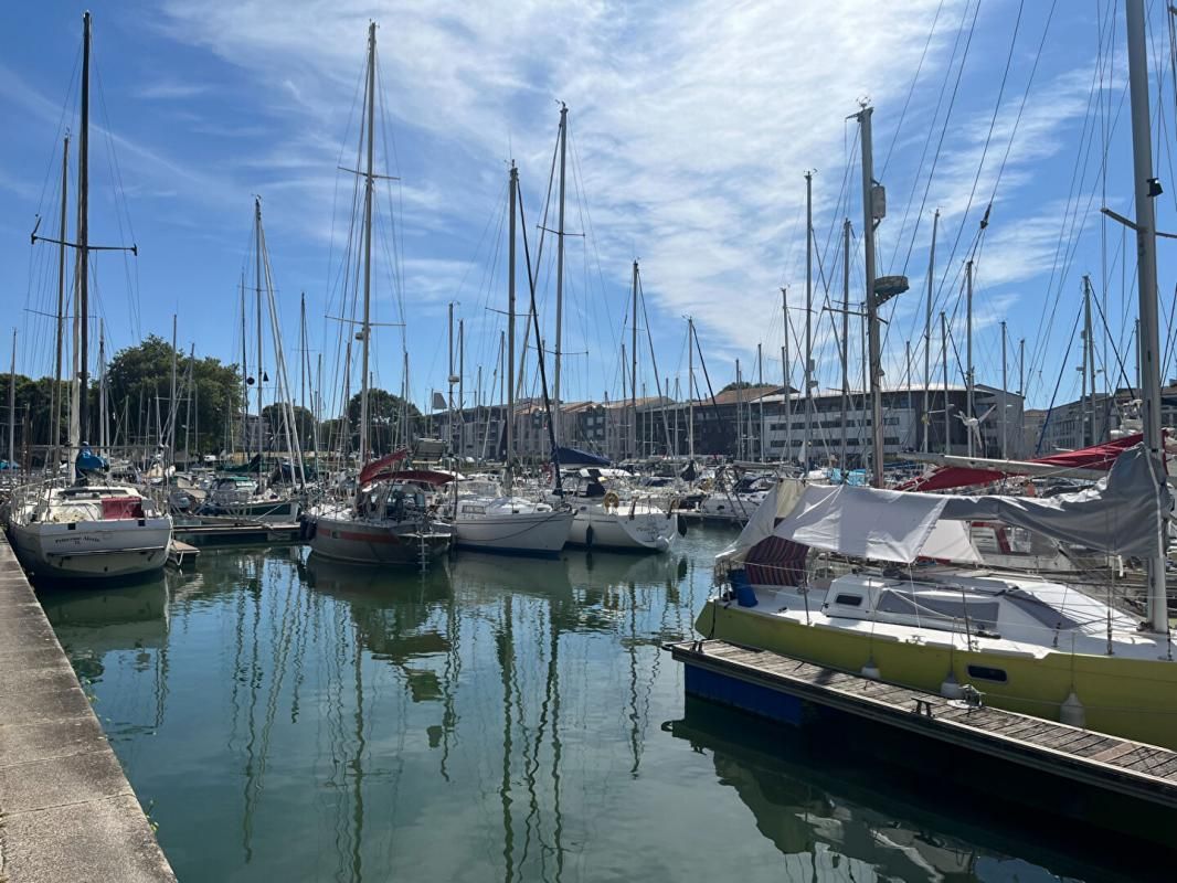 ROCHEFORT STUDIO AVEC TERRASSE ET PARKING PROCHE THERMES 4