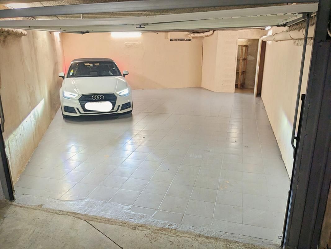 MANDELIEU-LA-NAPOULE Déja  sous compromis- Spécial investisseur Garage 50,5 m², 4 voitures + cave loué 360 / mois 2