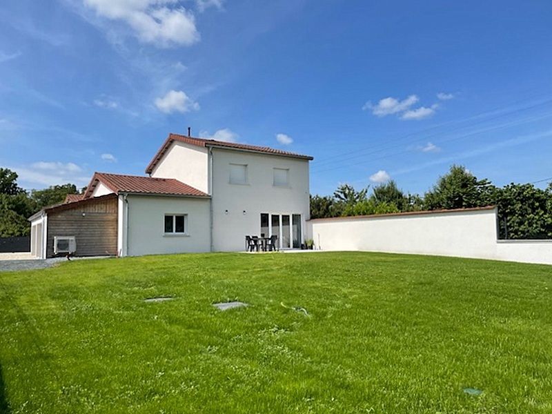 Volume et confort pour cette maison récente 184 m2 grand garage et jardin clos