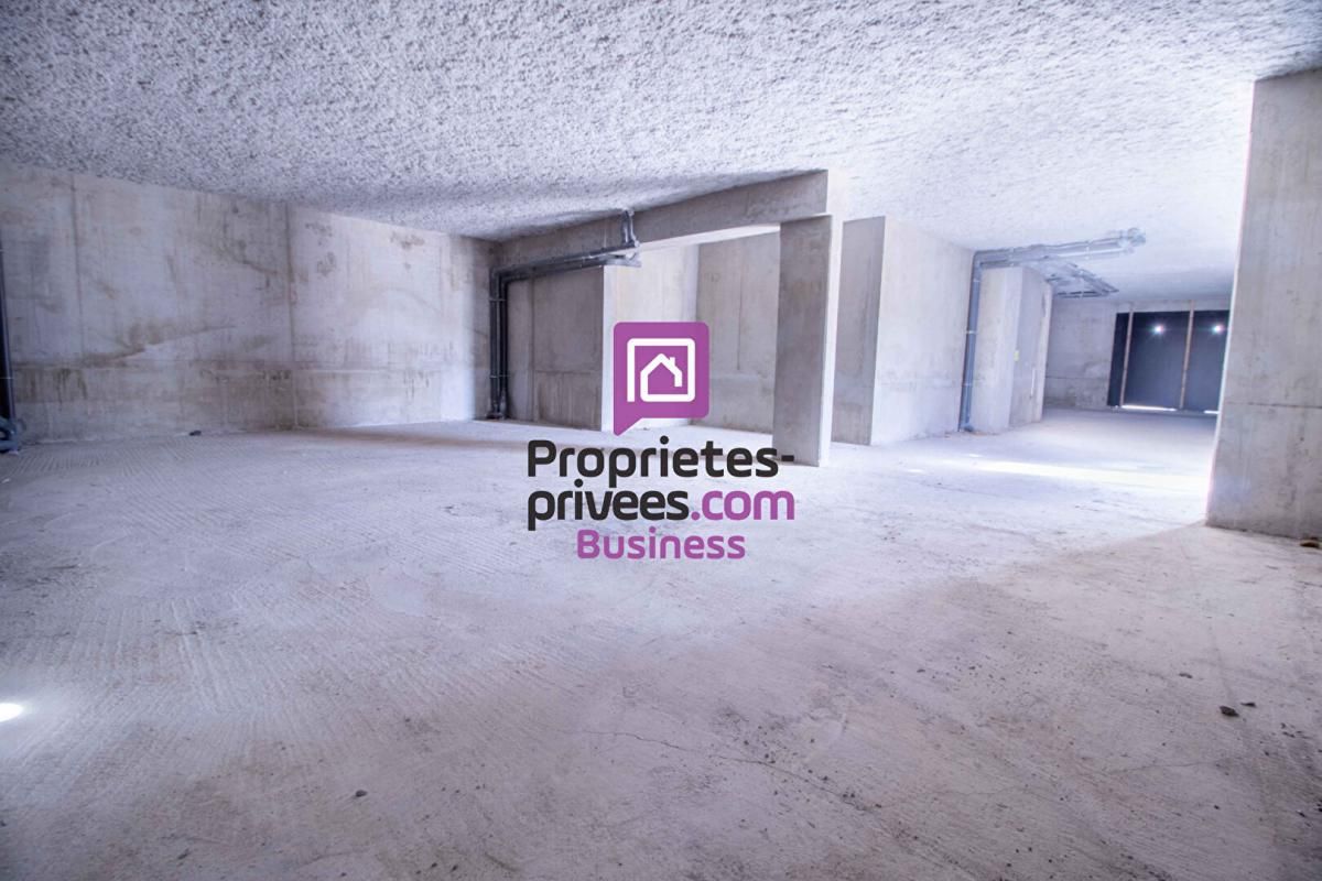 AVIGNON Secteur Avignon (84000) Le Pontet  -  Local commercial 220 m² 4