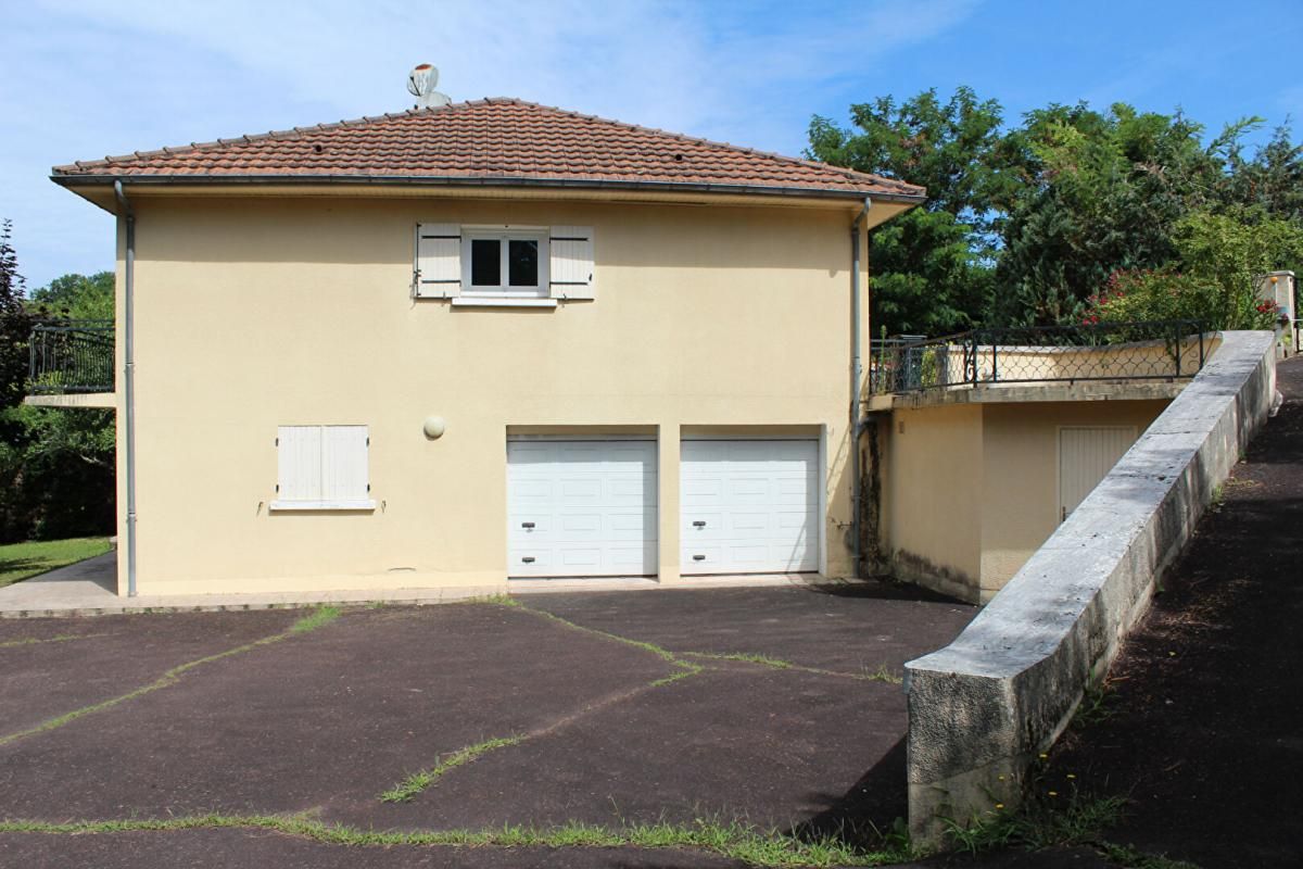 PERIGUEUX Maison type 6, sur sous-sol semi enterré, double garage, sur un terrain de 965 m² 2