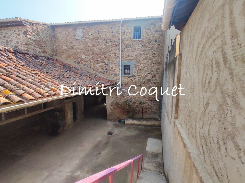 PéZENAS Ancienne cave  avec cour intérieure beau potentiel ! 2