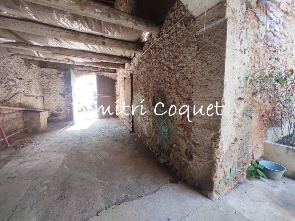 PéZENAS Ancienne cave  avec cour intérieure beau potentiel ! 3