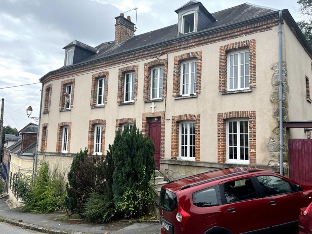 NOGENT-LE-ROI Maison Nogent Le Roi 7 pièces 4 chambres 170 m2 jardin 930m2 283000 1