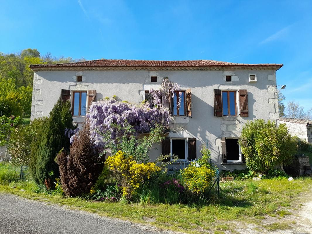 Maison pierre 46800 - Montcuq  9 pièces - 2 garages - Terrain 17369 m²