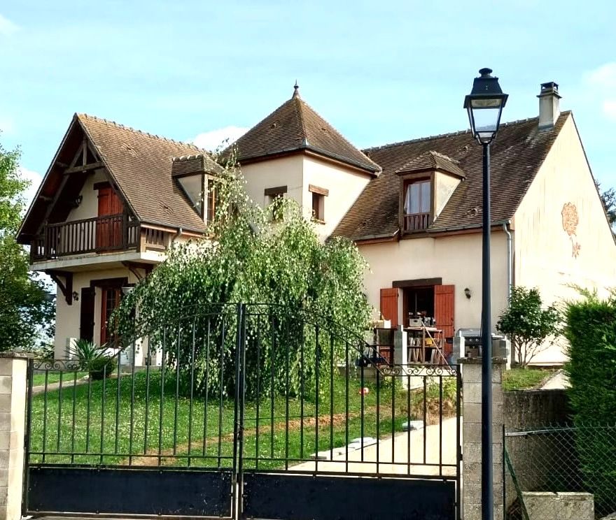 Maison Nanteuil Le Haudouin 8 pièce(s) 240 m2