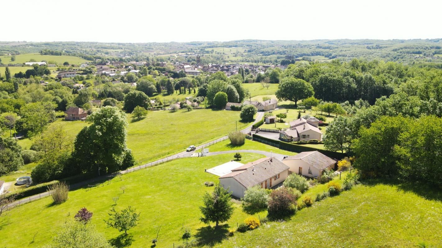 SAINT-MARTIAL-D'ALBAREDE Maison de plain-pied  avec piscine sur un terrain  clos de 5131m² 3