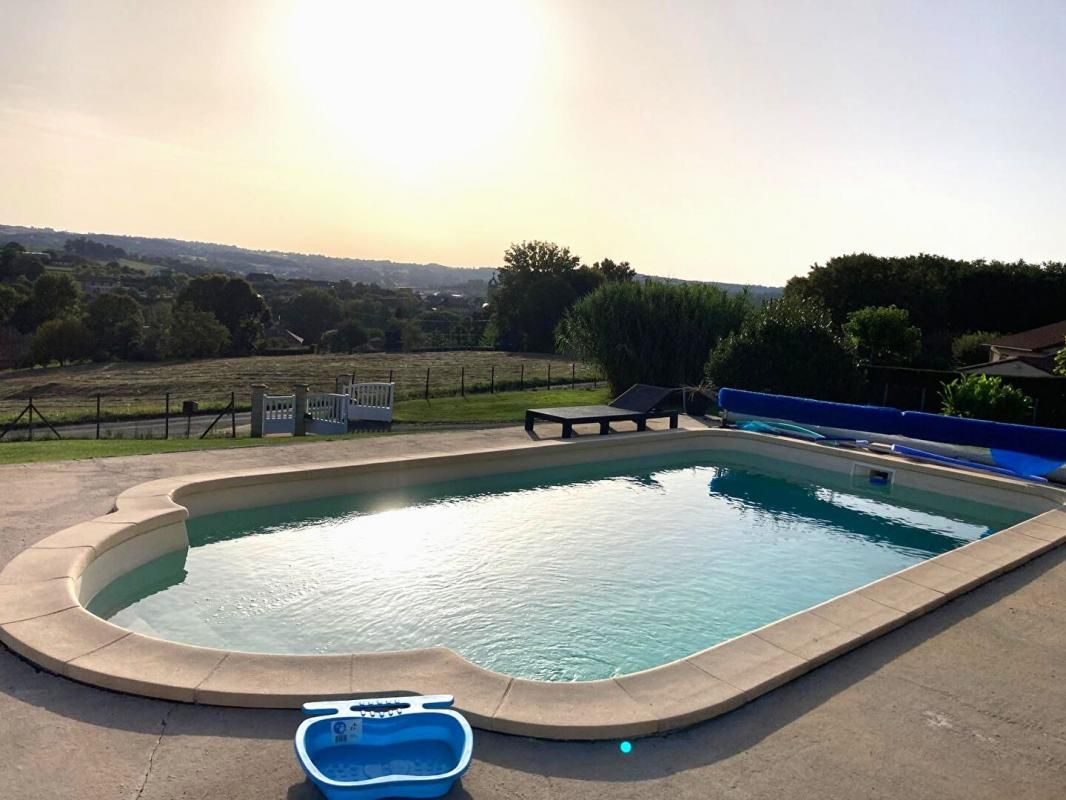 SAINT-MARTIAL-D'ALBAREDE Maison de plain-pied  avec piscine sur un terrain  clos de 5131m² 4