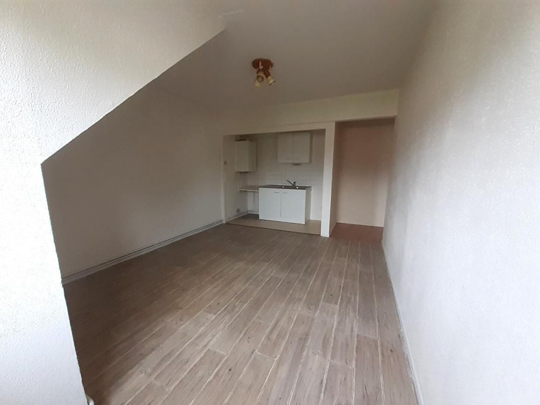 APPARTEMENT T2 Gournay en Bray avec cave et place de parking