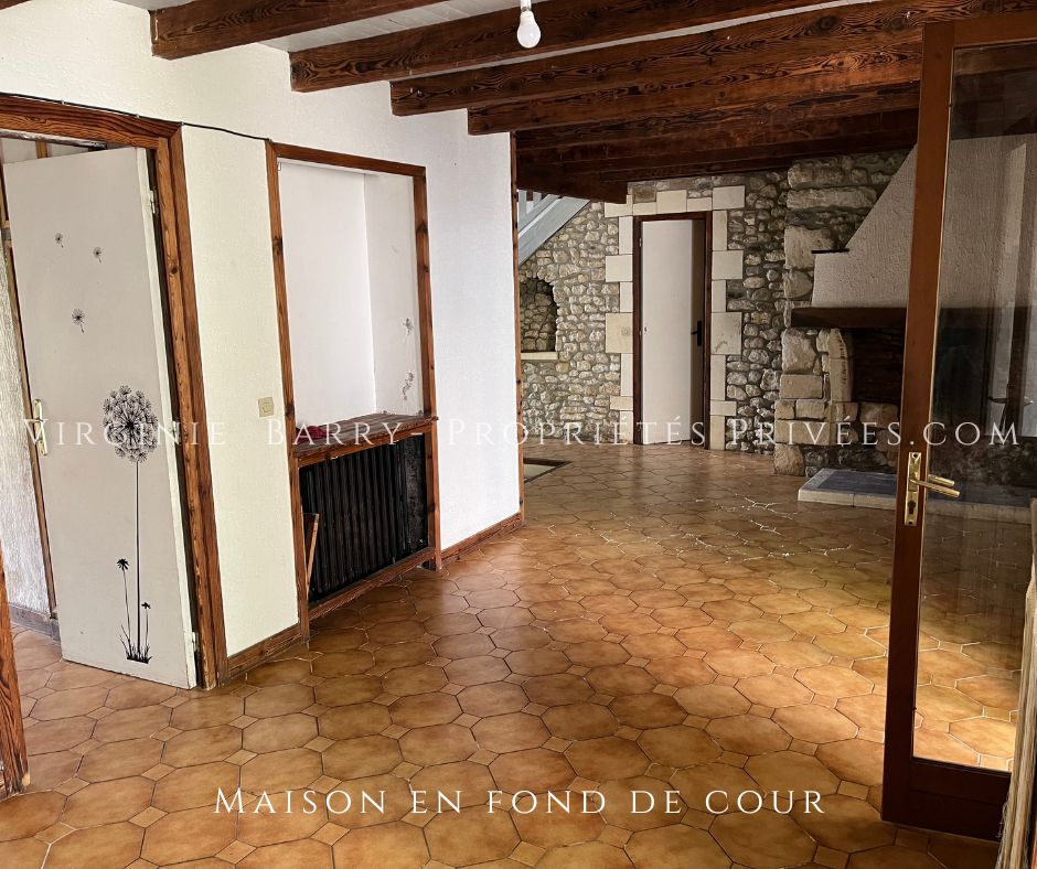 TONNAY-CHARENTE IMMEUBLE COMPOSE DE 4 APPARTEMENTS ET 1 MAISON AVEC JARDIN 2