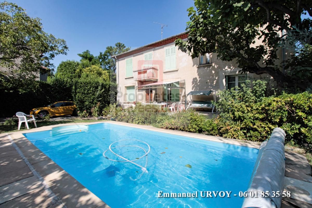 A VENDRE - 84000 AVIGNON - Maison de Maître avec piscine et jardin paysagé