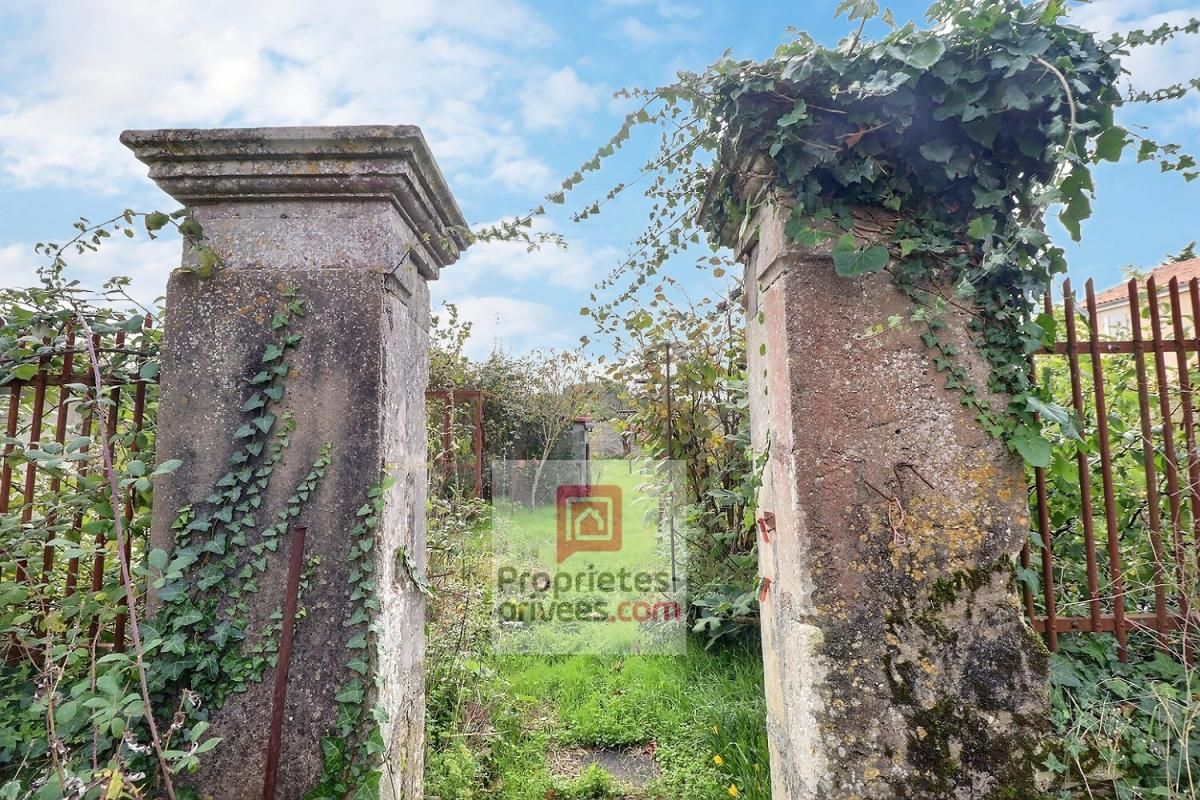 MURON Bel emplacement dans un hameau de Muron à mi chemin entre Surgères et Rochefort 2