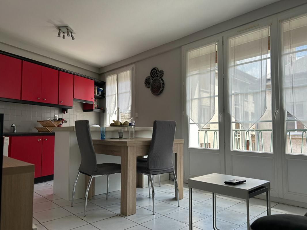 LISIEUX 14100 Lisieux Appartement T3 centre ville - 108 000 Euros 1