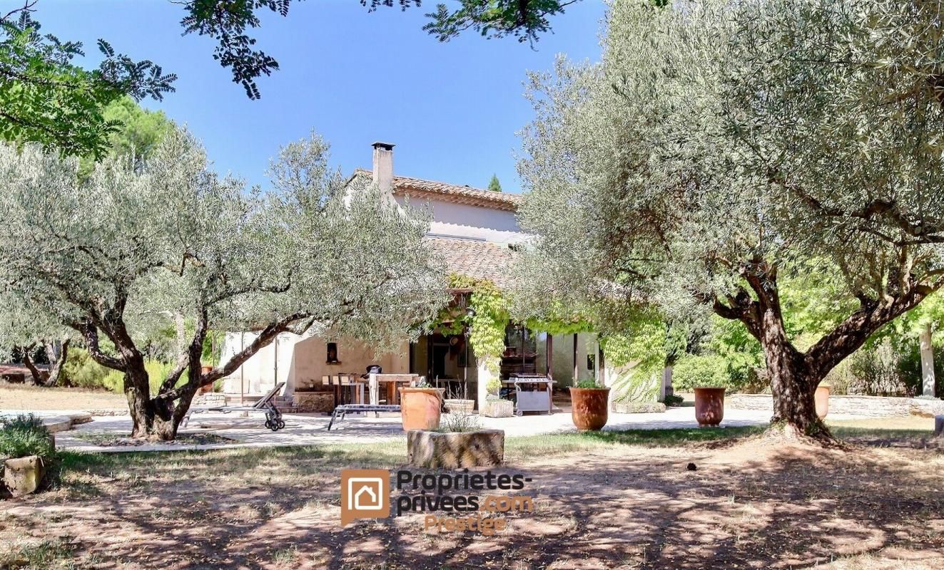 UZES Uzès, Propriété sur 2 hectares de terrain 1