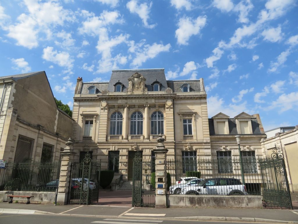 BUREAUX AVEC POSSIBILITE DE TRANSFORMATION EN LOGEMENTS VENDOME