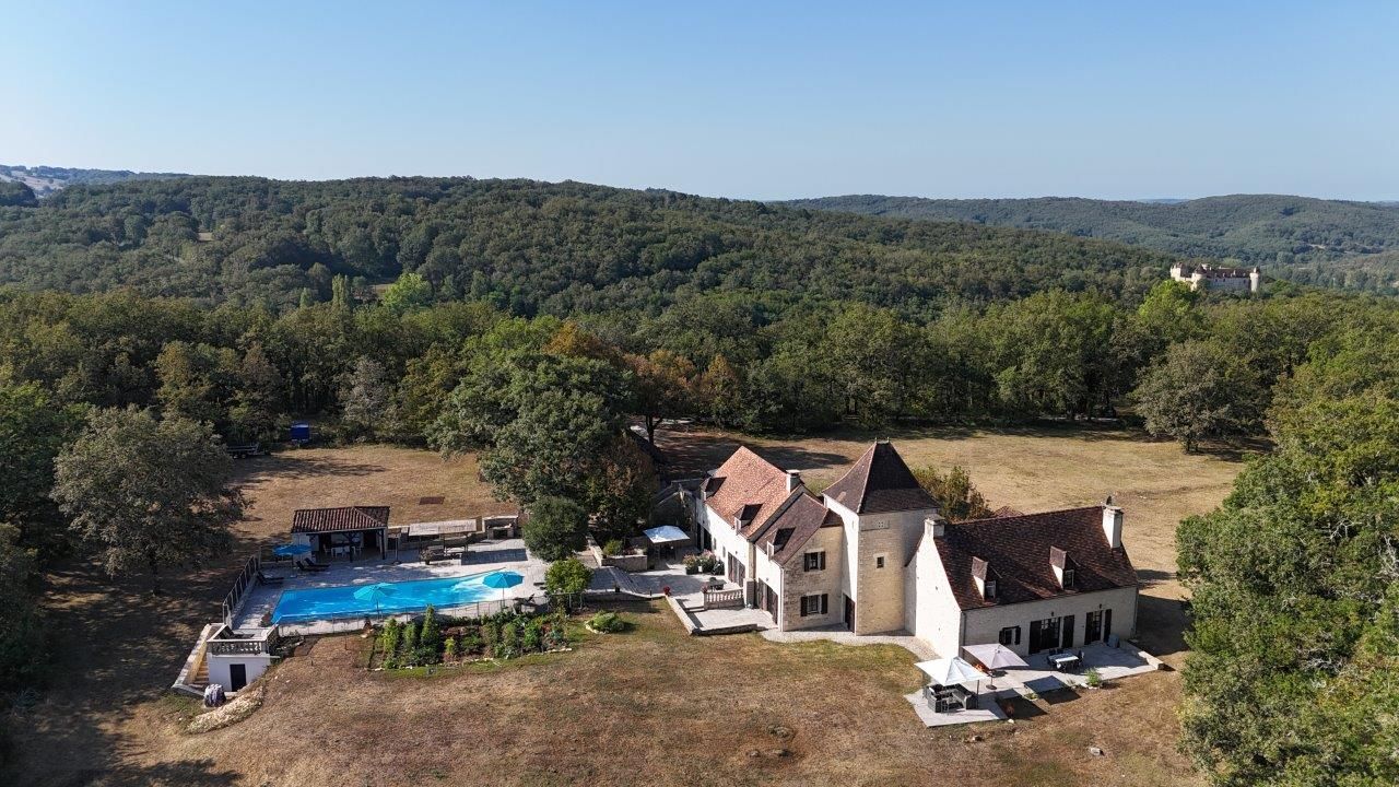 GOURDON Domaine Gourdon avec piscine sur 13.5 hectares de terrain 2