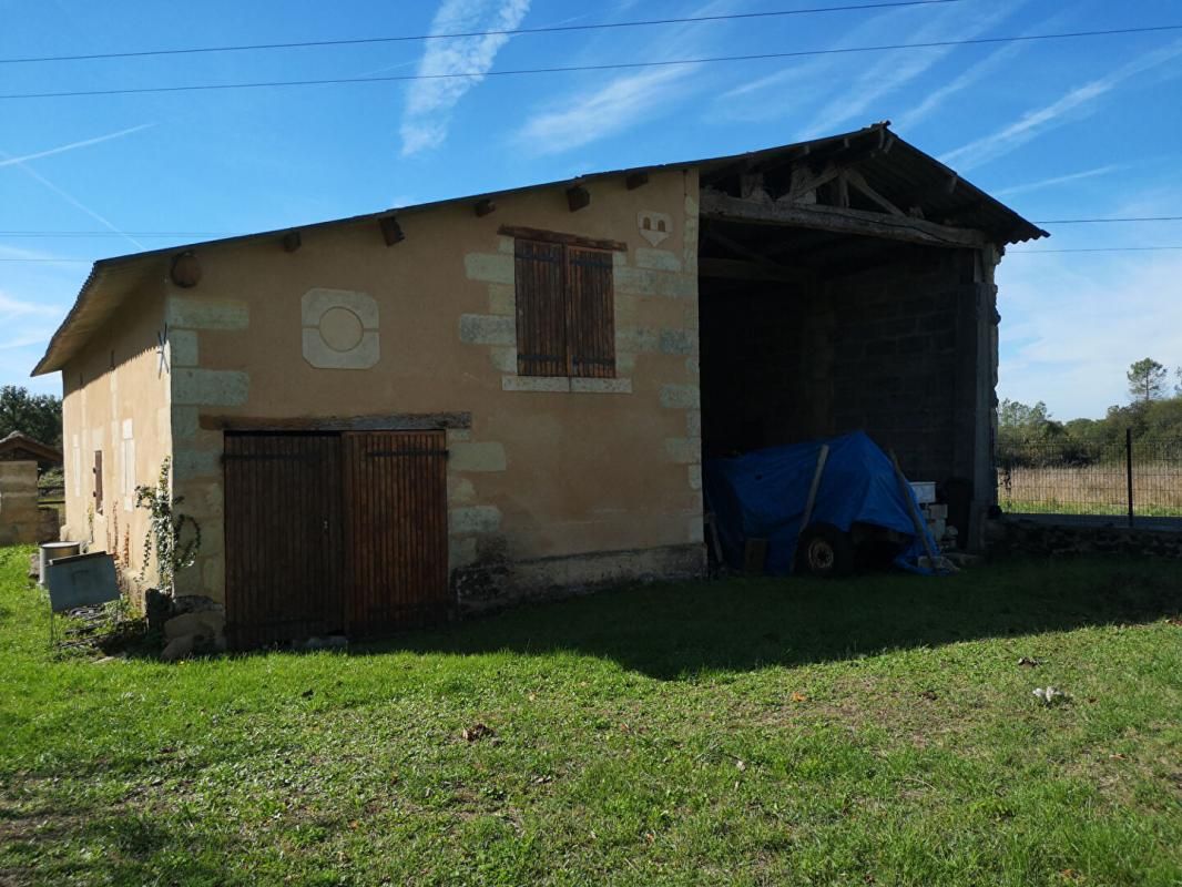 CHAMADELLE Propriété Agricole et Professionnelle, 10 Hectares avec Établissement de Caractère 2