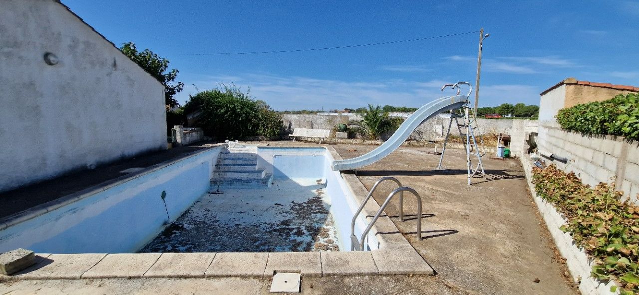 PAULHAN Trés belle villa  avec un beau terrain et une piscine 2