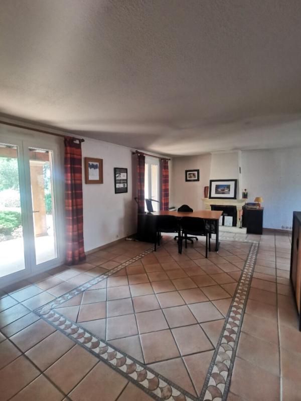 LE MUY Villa Le Muy 5 pièce(s) 121 m2 3