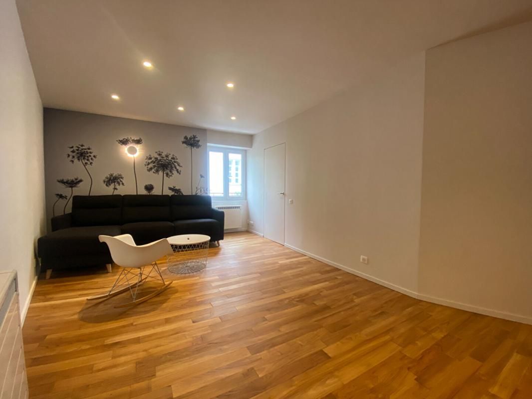 NANTES Nantes (44100) - Quartier prisé Canclaux / Mellinet Superbe appartement T2 traversant de 42,74 m² Rénovation complète et prestations haut de gamme 4