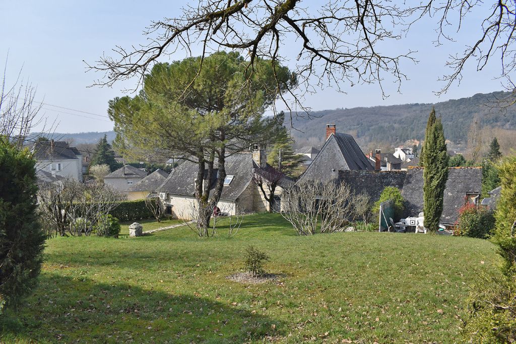 CONDAT-SUR-VEZERE MAISON CONDAT SUR VEZERE 7 pièce(s) 180 m2 4