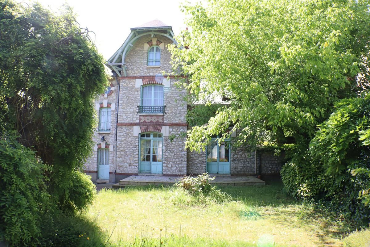 CHATEAUDUN Maison de Caractère à Châteaudun - 1910 2