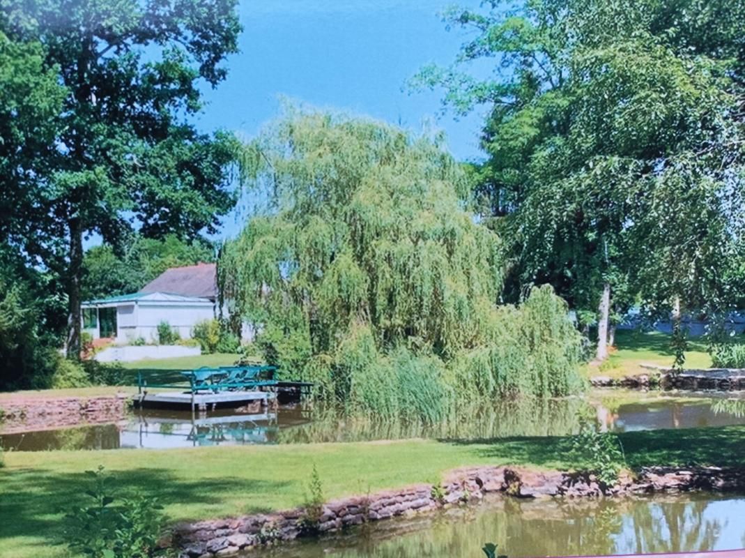 Maison Saint Sauveur En Puisaye 5 pièce(s) dans parc paysagé