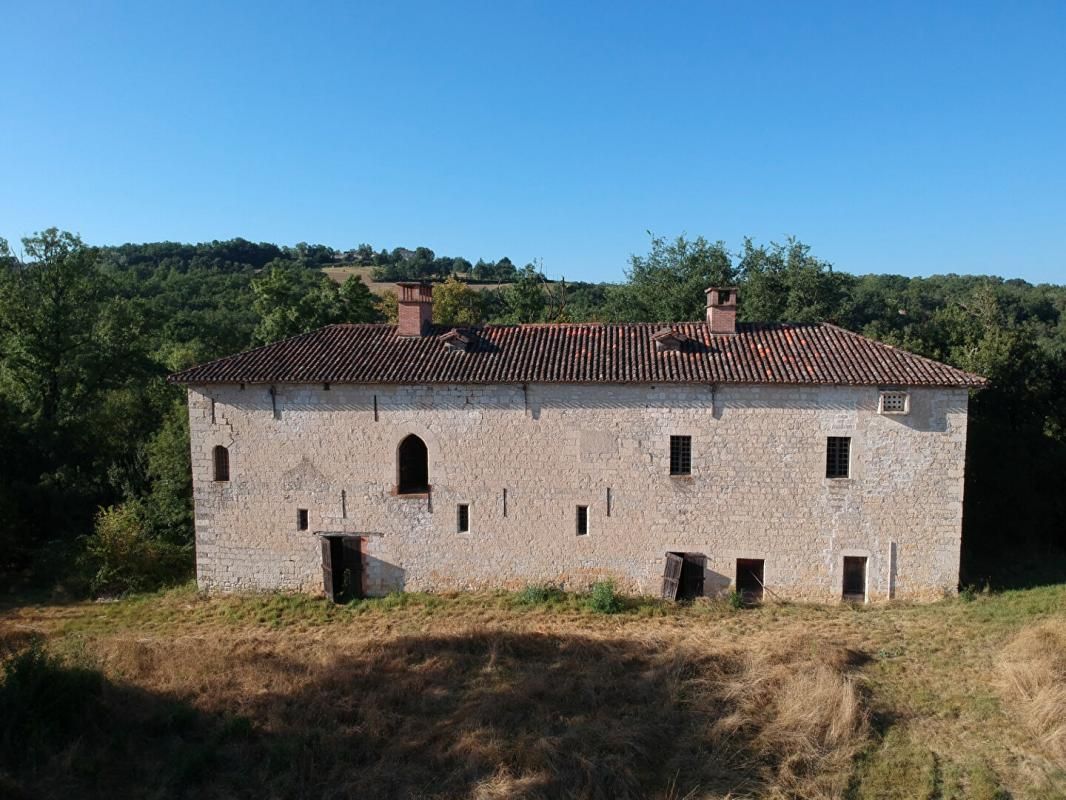 CAUSSADE Manoir du XIIIème avec une longère, pigeonnier et grange sur plus de 13Ha 3