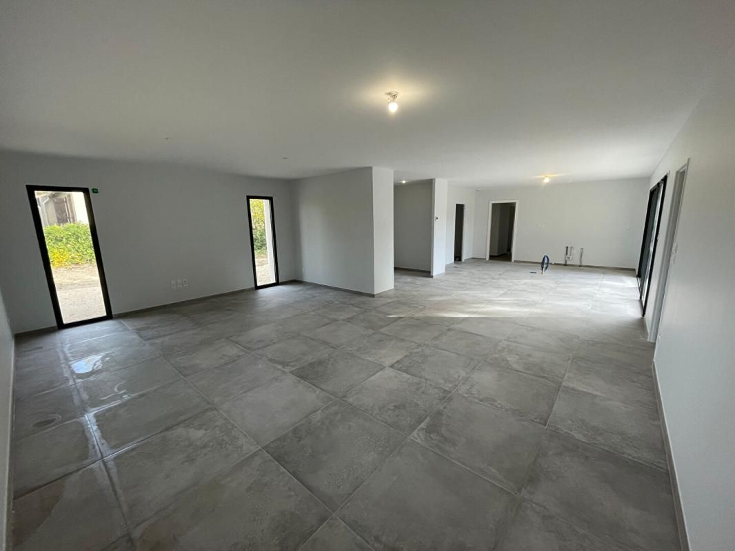 ETOILE-SUR-RHONE Maison 5 pièce(s) 150 m2, piscine, garage 3