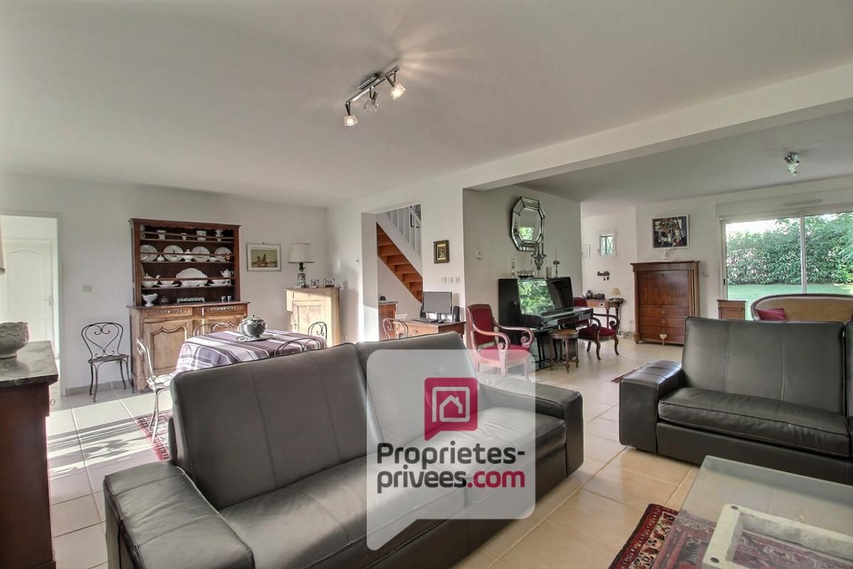 DORDIVES 1h de PARIS - A VENDRE MAISON CONTEMPORAINE de 235 m2 environ , double garage, jardin 2