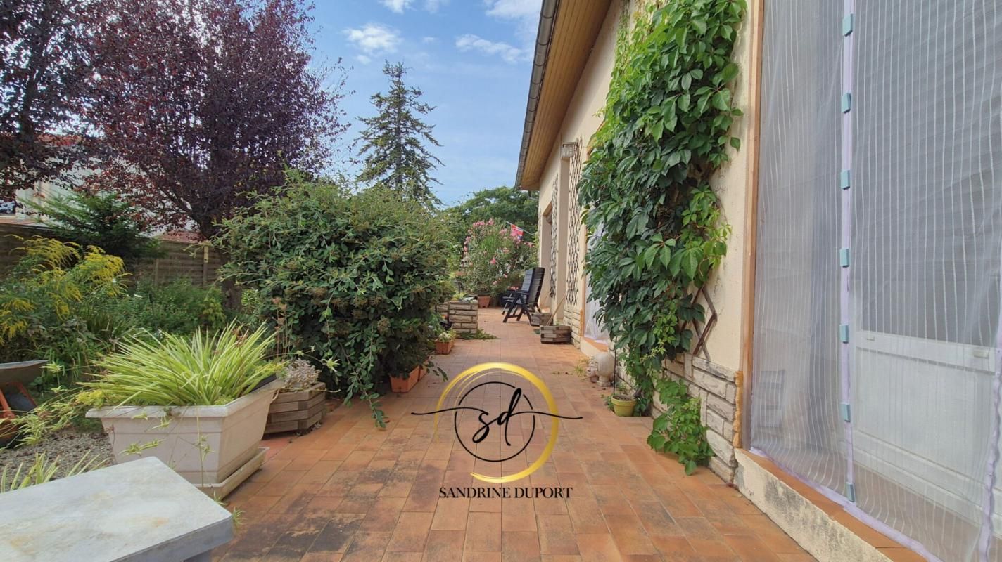 MAZERES Mazeres villa de plain pied T5  de 115m2 avec jardin arboré, bassin d'agrément , garage,  proximité commerces 2