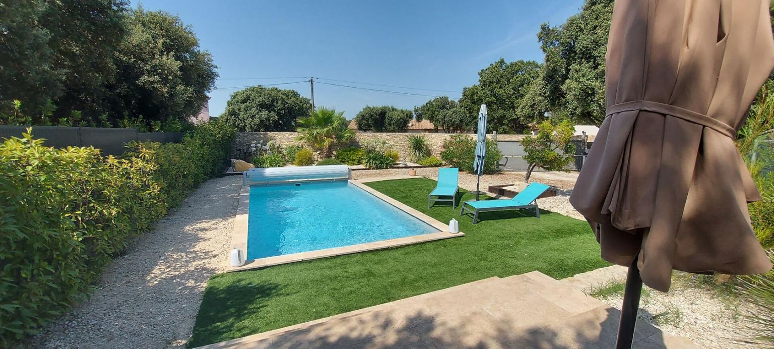 30. GARD. NIMES. Belle maison d'un total de 118 m² sur terrain de 728 m² ave piscine