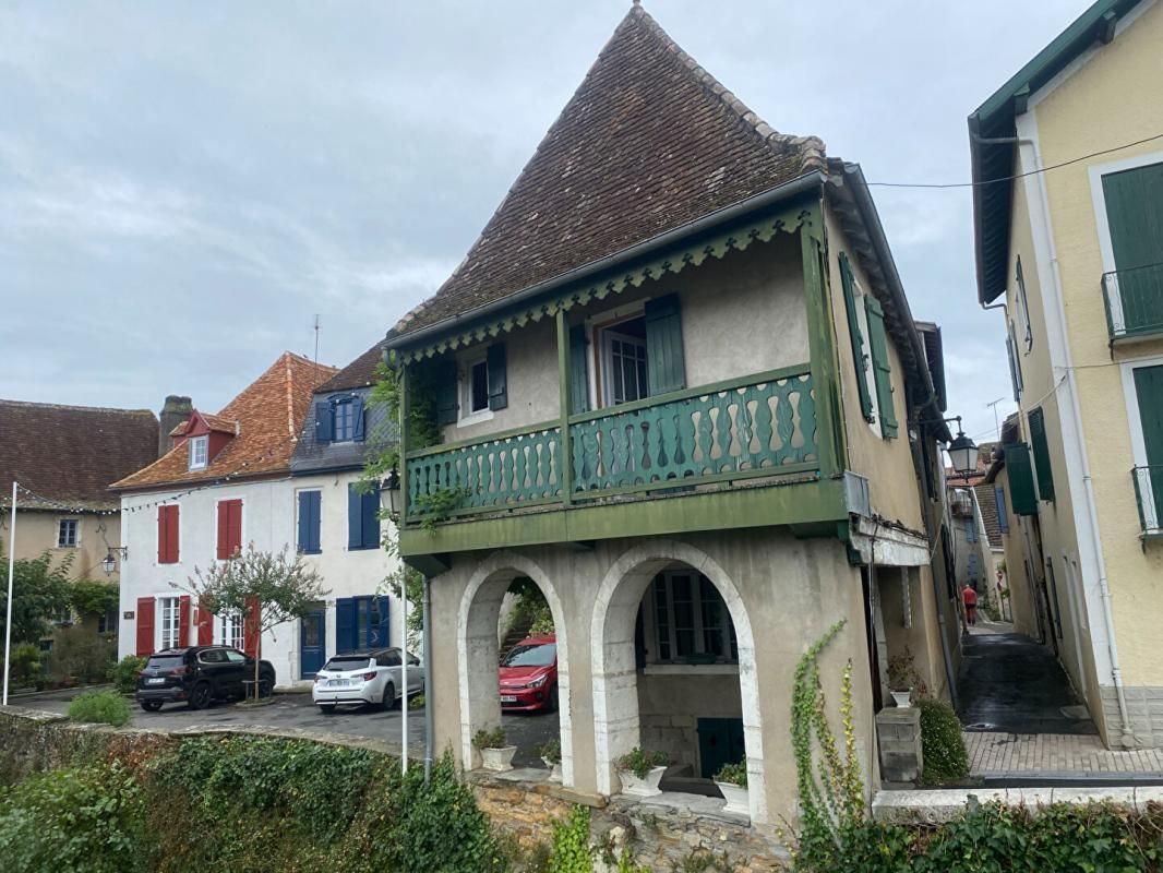 SALIES-DE-BEARN Maison typique salisienne de 5 pièces avec appartement T3 indépendant 1