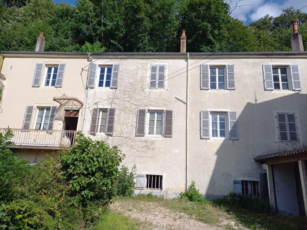 PORT-SUR-SAONE Maison 10 pièces de 240 m2 sur 5 ares 23 de terrain à 120 000 euros 3