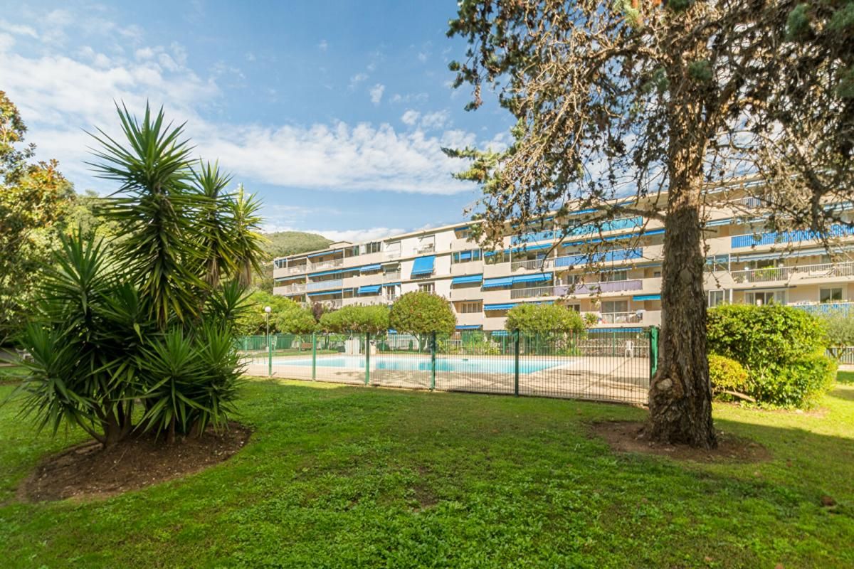 MANDELIEU-LA-NAPOULE Charmant 2 pièces de 49 m² (41,81 m² en loi Carrez) 2