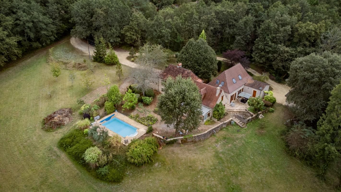 2 Maisons à  Saint Chamassy , située au calme sur terrain  de plus de 2ha