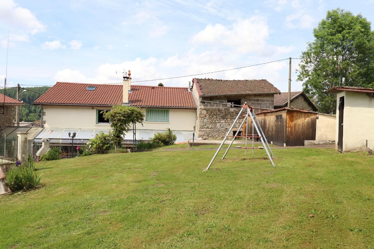 LE BRUGERON Maison Marat 8 pièces  +/-170 m2 + 2ha700 de terrain (prairie et bois)+ grange 2