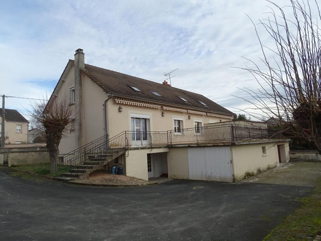 GIEN Immeuble Gien, 5 appartements, 328 m2 2