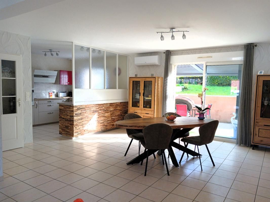 LONS-LE-SAUNIER Maison Lons Le Saunier 7 pièce(s) 150 m2 3