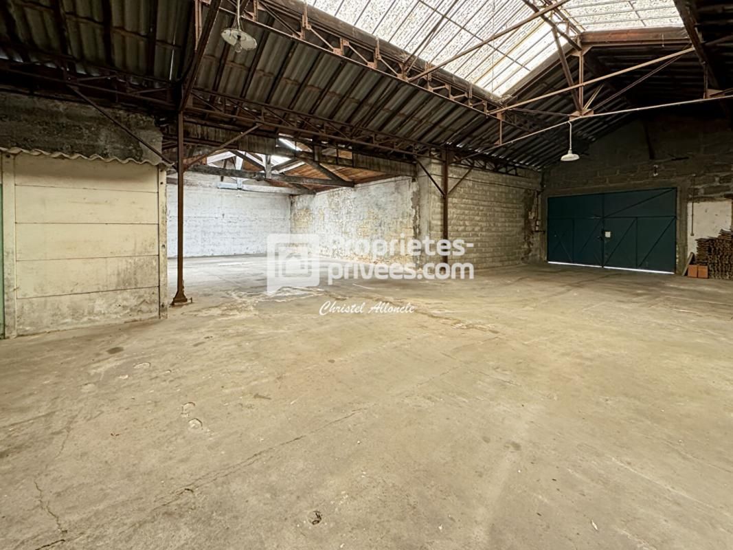 BEGLES BEGLES ENSEMBLE IMMOBILIER MAISON PIERRES  ET HANGARS 4