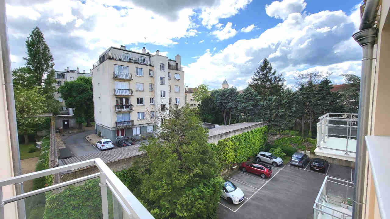 Deux pièces calme 59 m2 TBE  Versailles Montreuil