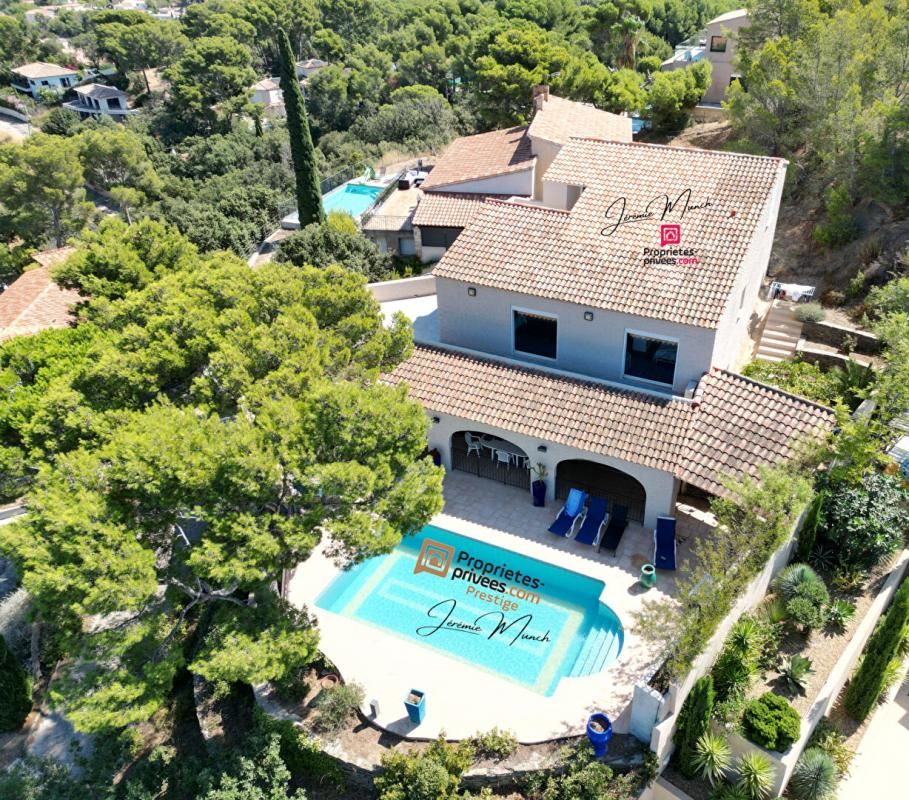 SIX-FOURS-LES-PLAGES Maison / Villa vue Exclusive sur Mer 6 pièce(s). 237 M² 2