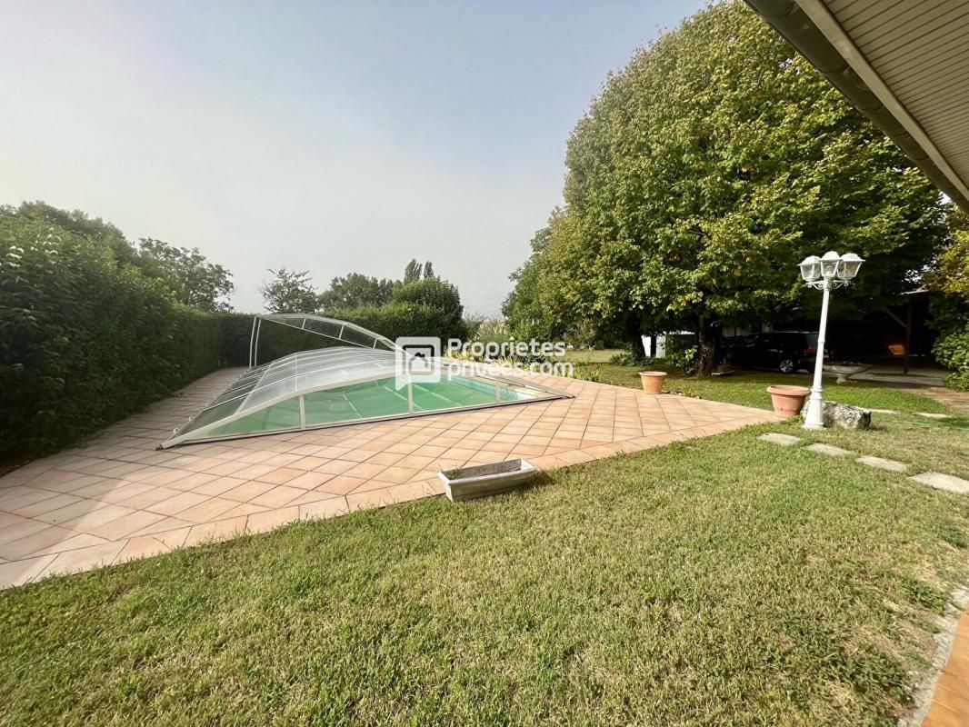 Charmante maison en pierre avec piscine Virsac 5 pièces 145m²