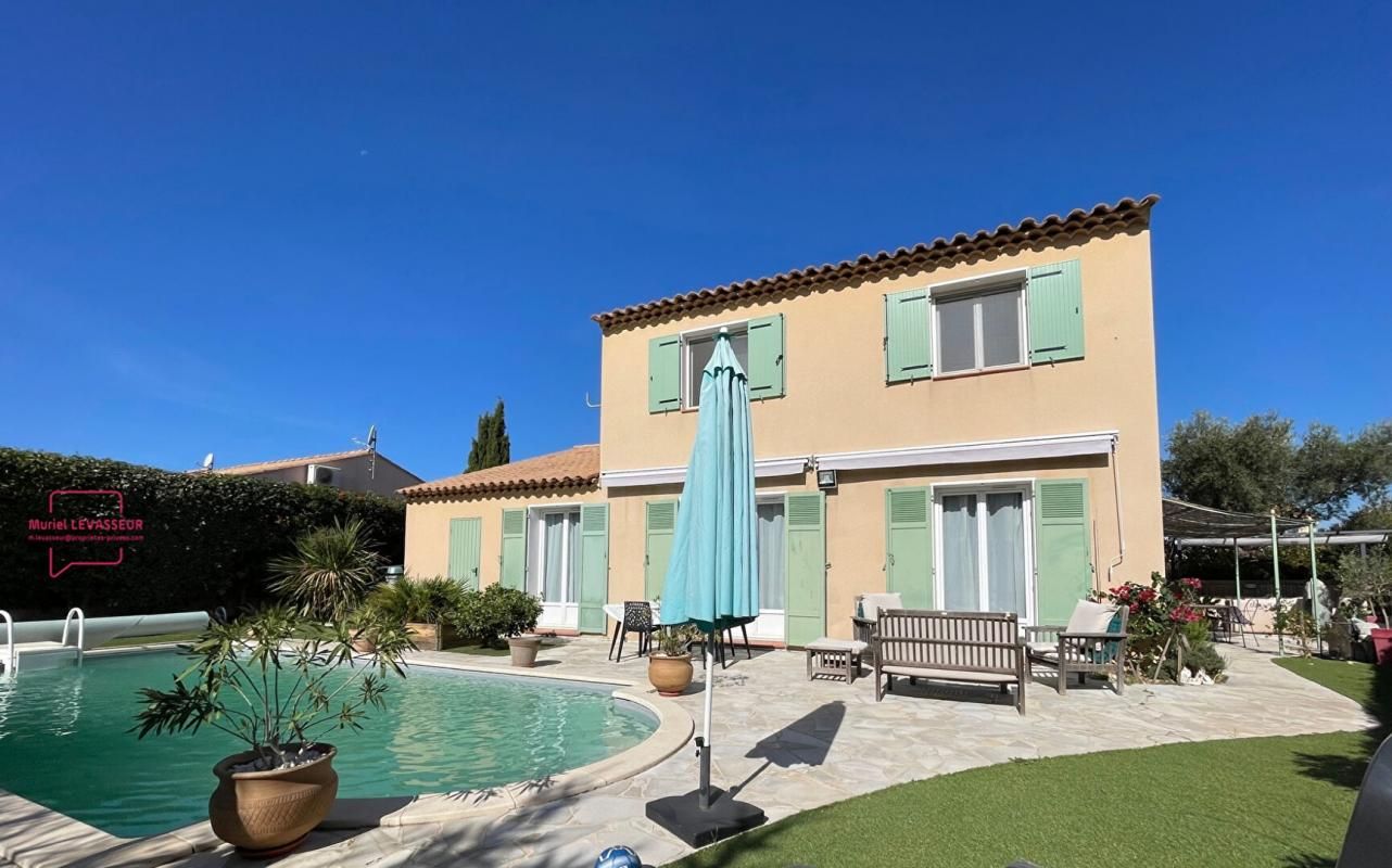 Villa T6 individuelle contemporaine avec piscine et double garage