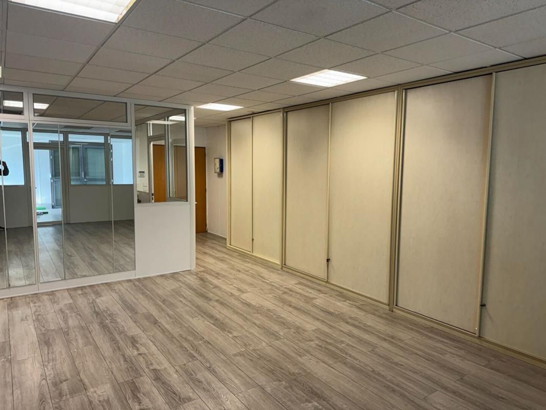 VILLENEUVE-D'ASCQ VILLENEUVE D ASCQ - BUREAUX  75 M² 3