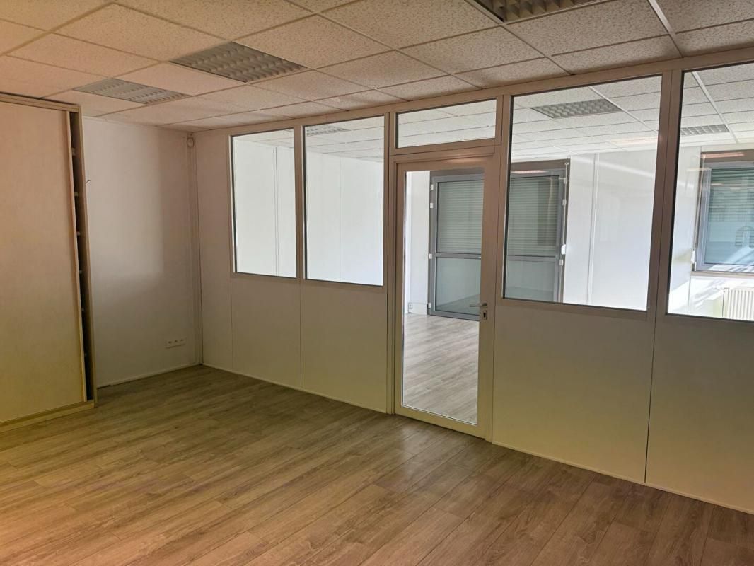 VILLENEUVE-D'ASCQ VILLENEUVE D ASCQ - BUREAUX  75 M² 4